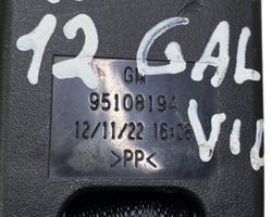 Opel Mokka Klamra środkowego pasa bezpieczeństwa fotela tylnego 95108194