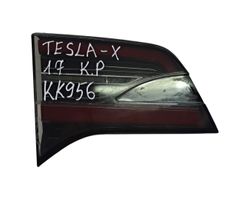 Tesla Model X Takaluukun takavalot 103433800A