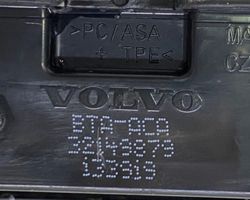 Volvo XC90 Tavaratilan luukun kahva kameralla 32149879