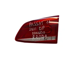 Volkswagen PASSAT B7 Lampy tylnej klapy bagażnika 3AF945094J