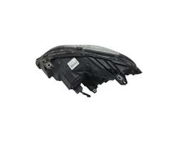 Mercedes-Benz B W246 W242 Lampa przednia A2468200261