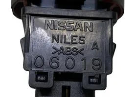 Nissan Juke I F15 Hazard light switch 06019