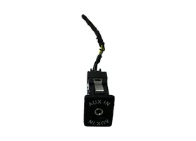 Volkswagen Tiguan Câble adaptateur AUX 5M0035724