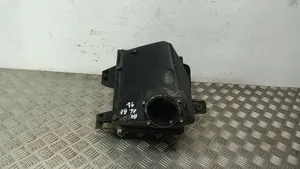 Audi A4 S4 B5 8D Scatola del filtro dell’aria 058133843