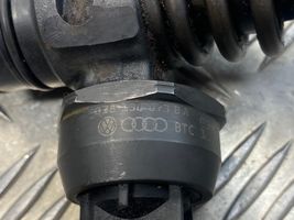 Audi A4 S4 B5 8D Iniettore 038130073BA