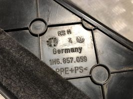 Volkswagen Golf III Prietaisų skydelio apdaila 1H6857059