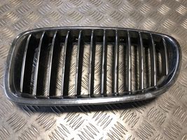 BMW 5 F10 F11 Griglia superiore del radiatore paraurti anteriore 7261355