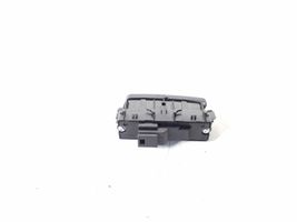 Mercedes-Benz CLK A209 C209 Botón interruptor de bloqueo de puertas A2048706410