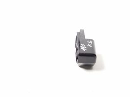 Mercedes-Benz E A207 Staffa di montaggio copertura ripiano portaoggetti A2077570182