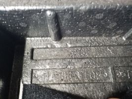 Audi Q7 4L Įrankių daiktadėžė 4L0012109