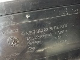 Mercedes-Benz E C207 W207 Priekšējā sliekšņa dekoratīvā apdare (iekšējā) A2076800235