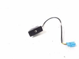 Mercedes-Benz SLK R172 Câble adaptateur AUX A1728200815