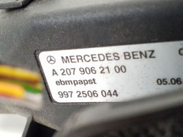 Mercedes-Benz E C207 W207 Valdymo bloko aušintuvas A2079062100