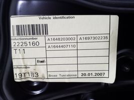 Mercedes-Benz GL X164 Regulador de puerta trasera con motor A1647300479