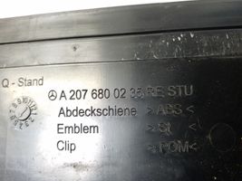 Mercedes-Benz E C207 W207 Etuoven kynnyksen suojalista A2076800235