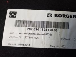 Mercedes-Benz E C207 W207 Apdaila galinio dangčio A2076941525