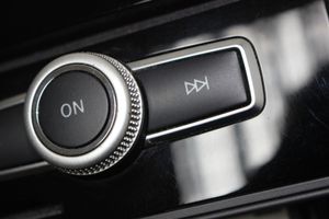 Mercedes-Benz E C207 W207 Radio/CD/DVD/GPS-pääyksikkö A2129006513