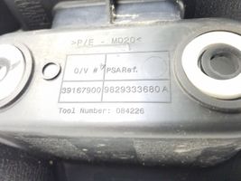 Opel Corsa F Takapuskurin kannake 9829333680