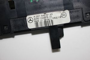 Mercedes-Benz ML W164 Pysäköintitutkan anturin näyttö (PDC) A0015423723