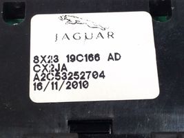 Jaguar XF X250 AUX jungtis 8X2319C166AD