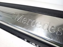 Mercedes-Benz SLK R172 Priekinio slenksčio apdaila (vidinė) A1726800535