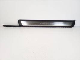 Mercedes-Benz SLK R172 Etuoven kynnyksen suojalista A1726800535