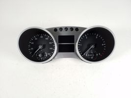Mercedes-Benz ML W164 Tachimetro (quadro strumenti) A2519003300
