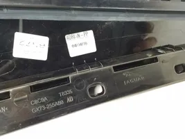 Jaguar XE Takaoven lista (muoto) GX73255A80AD