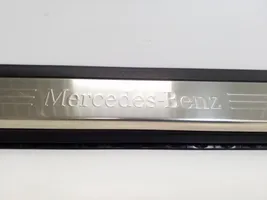 Mercedes-Benz SLK R172 Etuoven kynnyksen suojalista A1726800535