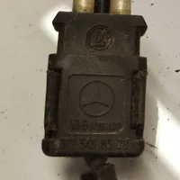 Mercedes-Benz 190 W201 Czujnik prędkości obrotowej koła ABS 0265001050