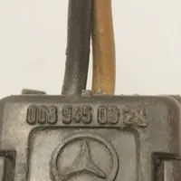 Mercedes-Benz E W124 Другая деталь отсека двигателя 0085450928