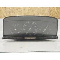 Mercedes-Benz 200 300 W123 Speedometer (instrument cluster) 0105425906