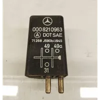 Mercedes-Benz 200 300 W123 Autres relais 0008210963