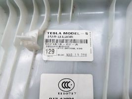 Tesla Model S Osłona górna słupka / B 1021613-02-A