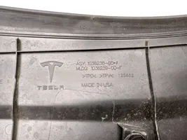 Tesla Model X Konepellin lukituksen muotolista 1036238-00-F