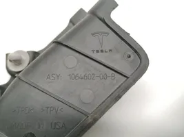 Tesla Model X Konepellin lukituksen muotolista 1064602-00-B