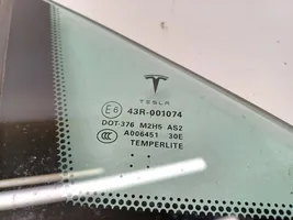 Tesla Model S Szyba przednia karoseryjna trójkątna 6006544-00-J