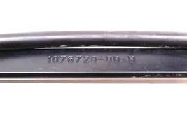 Tesla Model 3 Ножка стеклоочистителей лобового стекла 1076728-00-D