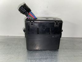 Infiniti Q50 Boîte à fusibles relais K1538265F10
