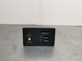 Infiniti Q50 Connecteur/prise USB 