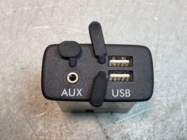 Subaru XV II USB-pistokeliitin 