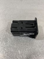 Jeep Compass USB-pistokeliitin 