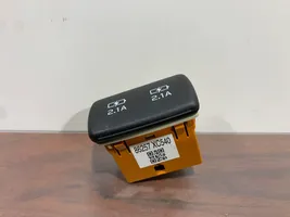 Subaru Ascent USB-pistokeliitin 86257XC540