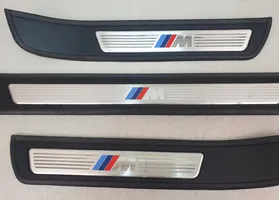 BMW 5 GT F07 Garniture de protection de seuil intérieur 8051474