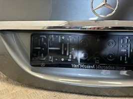 Mercedes-Benz C AMG W205 Takaluukun/tavaratilan kansi 