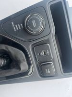 Jeep Cherokee USB-pistokeliitin JEEPCHEROKEEKLLIFTPANELNA