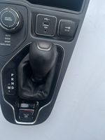 Jeep Cherokee USB-pistokeliitin JEEPCHEROKEEKLLIFTPANELNA