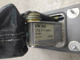 Volkswagen Touran I Gear selector/shifter in gearbox 1T0711049L