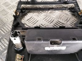 Jeep Grand Cherokee (WK) Ilmastointi-/lämmityslaitteen säätimen kehys 