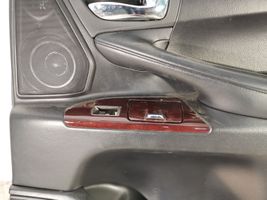 Lexus LX 570 Boczki / Poszycie drzwi tylnych 